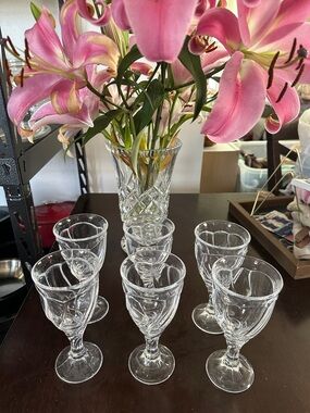 Vintage Noritake Sweet Swirl
Clear Crystal Goblets.small size (Set of 6)